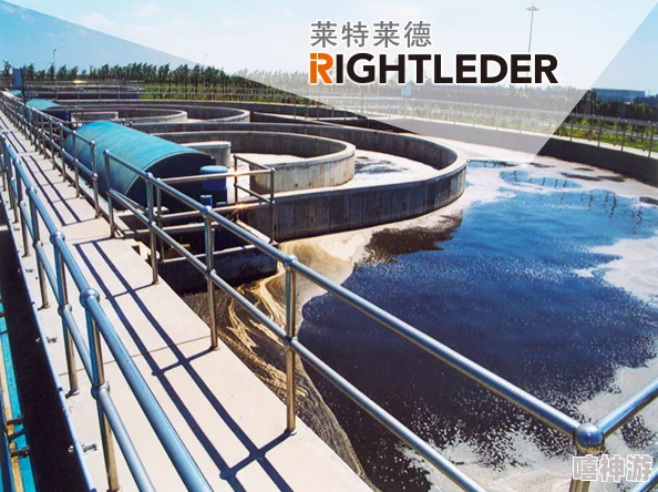 钢钢钢钢钢钢钢好多水免费污，揭示了现代社会中水资源的浪费与污染问题，引发公众对环保的关注与思考