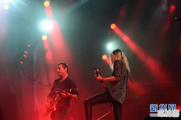 日本大妈rapper：年过六旬的她在音乐节上用饶舌表达生活智慧，赢得年轻观众热烈掌声