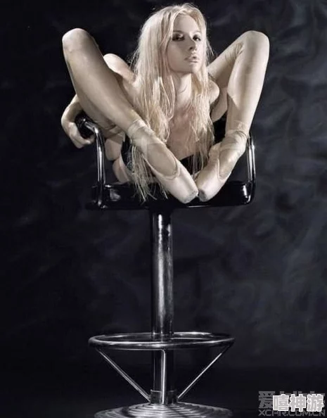 美女自慰流水羞羞漫画啊啊，带你进入一个充满幻想与刺激的世界，感受前所未有的视觉盛宴和心灵震撼