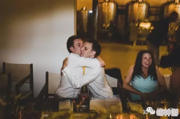 男同被猛男房东cao到哭Gay，情感纠葛与欲望交织的故事引发热议，网友纷纷讨论背后的深层含义