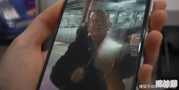 中国老妇偷窥撒尿,引发社会热议与道德反思,究竟是文化习俗还是个人隐私侵犯? 中国老妇偷窥撒尿,引发社会热议与道德反思,究竟是文化习俗还是个人隐私侵犯?