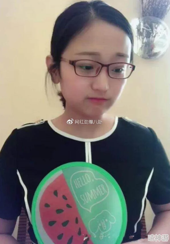 国产网红黑料吃瓜网站:揭露网络红人背后的真相与争议,网友热议不断引发关注 国产网红黑料吃瓜网站:揭露网络红人背后的真相与争议,网友热议不断引发关注