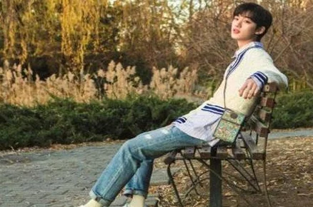 大尺度走光XXⅩXXX：社会风气与个人隐私的碰撞，如何平衡自由表达与道德底线？