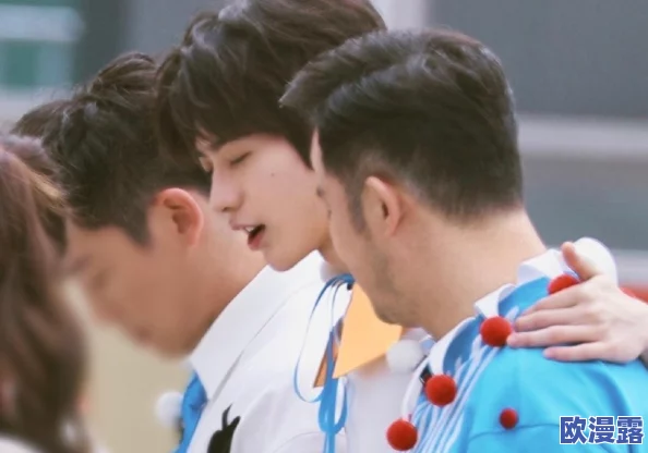 男生把坤坤放在女生的坤坤里，网友猜测两人关系曝光内幕细节