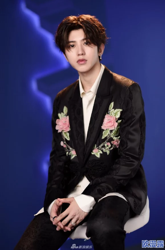 男生把坤坤放进女生坤坤，意外引发校园热议与讨论，网友纷纷发表看法和感受