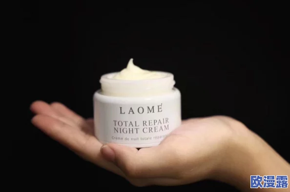 久久久久久久久久久精华液：一种高效滋养肌肤的护肤产品，旨在提升皮肤光泽与弹性，适合各种肤质使用