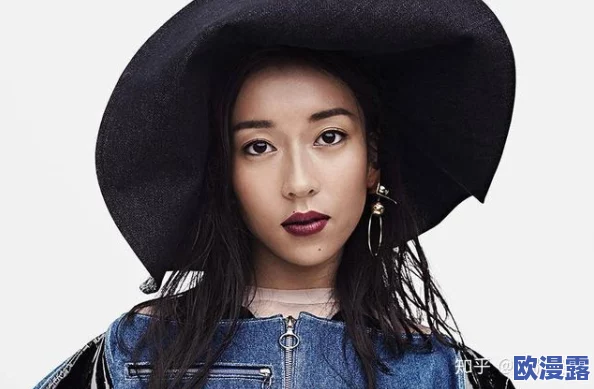 尤妮丝：一位在音乐与艺术领域中崭露头角的年轻才女，她的创作风格独特，深受粉丝喜爱