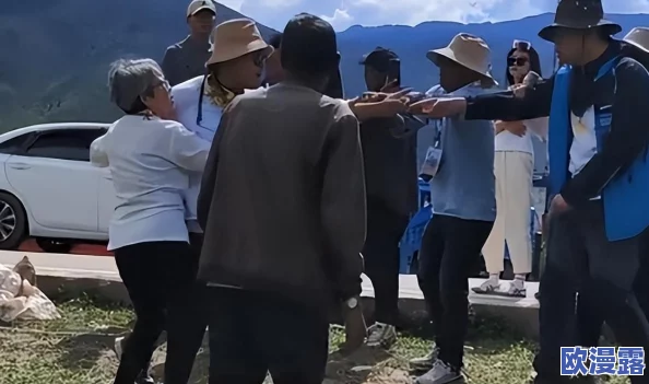 老太婆脱了裤子让我玩,背后隐藏的心理动机与社会文化影响分析 老太婆脱了裤子让我玩,背后隐藏的心理动机与社会文化影响分析