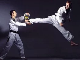 神子腿法娴熟脚法,展现出独特技艺与风格的全新进展,引领武术界的新潮流与创新理念 神子腿法娴熟脚法,展现出独特技艺与风格的全新进展,引领武术界的新潮流与创新理念