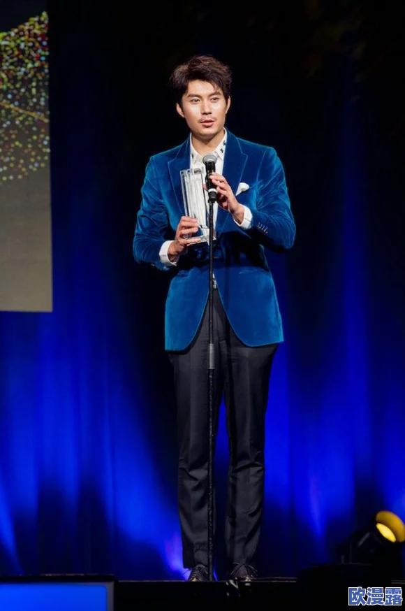 男女羞羞激烈漫画:探讨性别角色与情感表达在当代漫画中的表现及其对读者的影响分析 男女羞羞激烈漫画:探讨性别角色与情感表达在当代漫画中的表现及其对读者的影响分析