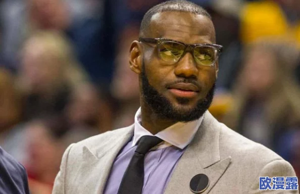 4个黑人玩一个中国女明星:2024年奥运会期间的文化碰撞与娱乐盛宴引发热议 4个黑人玩一个中国女明星:2024年奥运会期间的文化碰撞与娱乐盛宴引发热议