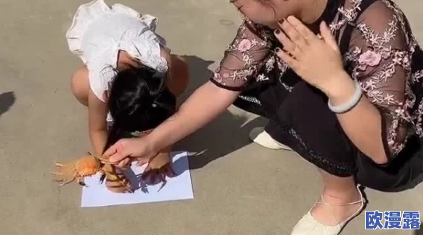 班花裸身将两腿扒开让全班吃,震惊全国校园,难以想象的事件引发热议! 班花裸身将两腿扒开让全班吃,震惊全国校园,难以想象的事件引发热议!