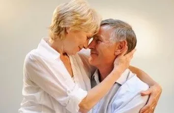 高龄老人裸交高清引发广泛关注，专家称或促社会对老年人性生活的重视与理解！