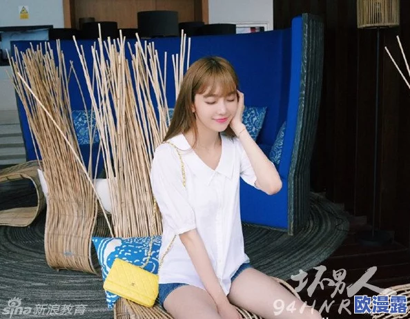 白丝校花生惊爆！校园内神秘事件引发围观，众多学生争相拍照视频，真相令人震惊！