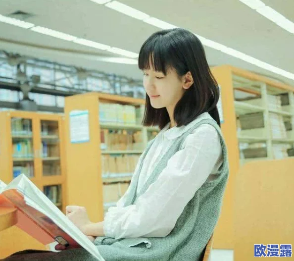 白丝校花生惊爆！校园内神秘事件引发围观，众多学生争相拍照视频，真相令人震惊！