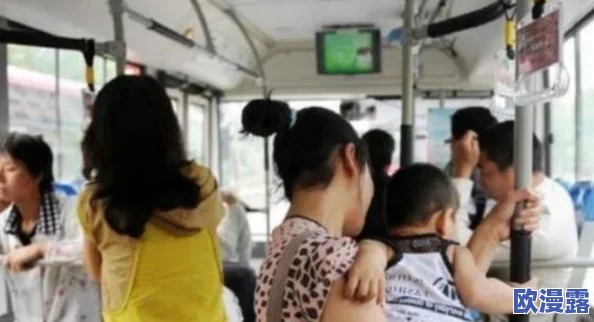 公交车掀开奶罩边躁狠狠躁，网友曝光内幕细节惊人隐秘真相揭晓