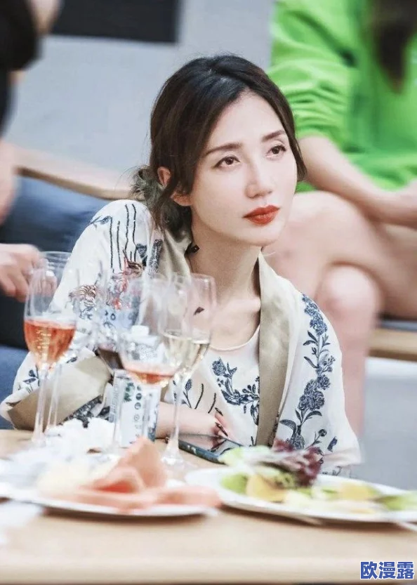 cn吃瓜:某知名明星被拍到与神秘人士深夜约会,疑似恋情曝光引发网友热议! cn吃瓜:某知名明星被拍到与神秘人士深夜约会,疑似恋情曝光引发网友热议!