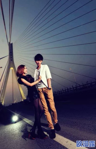 男男污文冰块play通过创意和幽默的方式展现了友谊与信任的重要性，让我们在轻松愉快中感受到彼此的温暖与支持