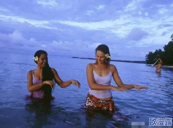 美女裸泳无遮挡图片引发热议相关法律法规讨论不断升级社会对隐私权与公共道德的关注日益增强