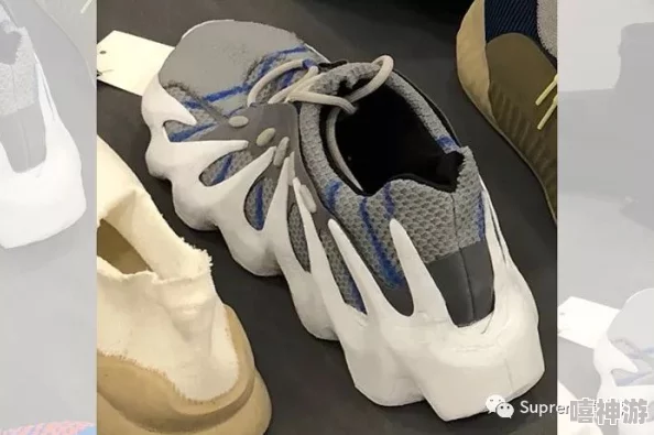 国产yeezy451引发热议,网友曝出设计灵感来源于某知名艺术家作品,背后故事令人惊讶! 国产yeezy451引发热议,网友曝出设计灵感来源于某知名艺术家作品,背后故事令人惊讶!