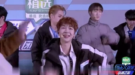 17c吃瓜黑料蘑菇：某知名明星被曝与神秘人士深夜约会，背后隐藏的秘密让人震惊！