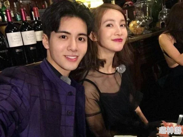 17c吃瓜黑料蘑菇：某知名明星被曝与神秘人士深夜约会，背后隐藏的秘密让人震惊！