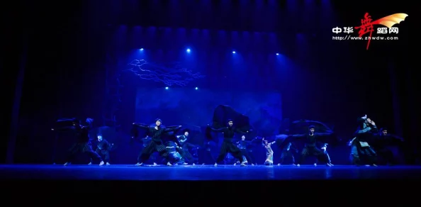 舞蹈室里的景色李欣赵峰精彩对话:探讨舞蹈艺术的表达意图与身体语言的深层次交流 舞蹈室里的景色李欣赵峰精彩对话:探讨舞蹈艺术的表达意图与身体语言的深层次交流