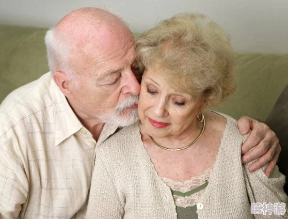 老太婆的肉欲性事:探讨老年女性的性欲与社会观念的冲突与影响 老太婆的肉欲性事:探讨老年女性的性欲与社会观念的冲突与影响