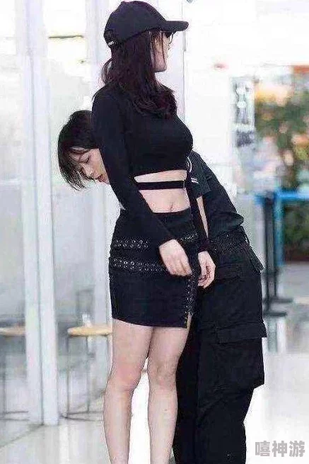 黄游下载3.0.3免费版大全：知名明星被曝使用该版本，引发网友猜测