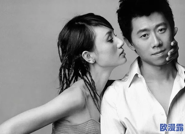 我的偶像女友雷火剑:她与神秘男星的亲密互动引发粉丝热议,背后竟藏着不为人知的故事! 我的偶像女友雷火剑:她与神秘男星的亲密互动引发粉丝热议,背后竟藏着不为人知的故事!