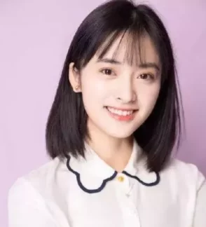 班长让我-吃-她-胸 摸-她-奶，意外引发同学们的热议与讨论，校园生活再添新趣事