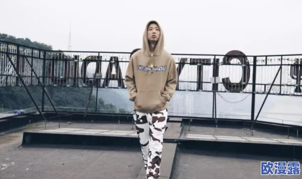 日本rapper护士潮水：新兴音乐风格引发热议，如何影响年轻人的文化认同与社会观念？