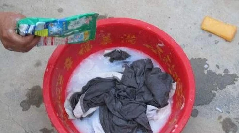 体育生白色袜子-自-慰：在运动与情感交织中，如何找到内心的平衡与释放？