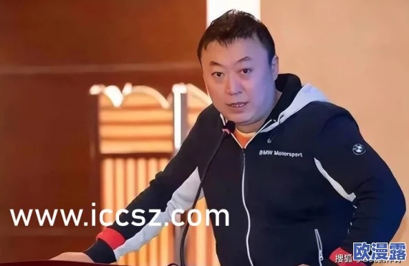 白丝校花 扒开美腿甜美打扑克，网友纷纷表示这场景既可爱又有趣，令人忍不住想要一探究竟