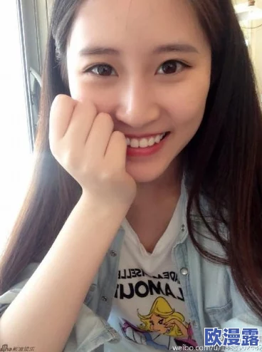 校花被出乳白色液体软件引发热议，网友纷纷讨论其背后的真相与影响，事件持续发酵中