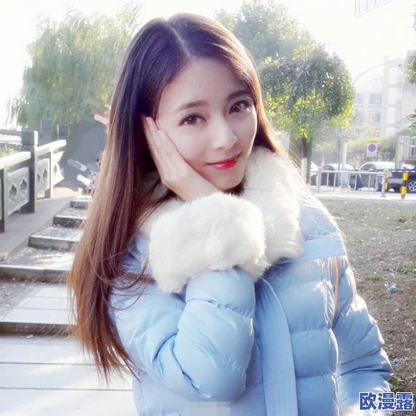 校花被出乳白色液体软件引发热议，网友纷纷讨论其背后的真相与影响，事件持续发酵中