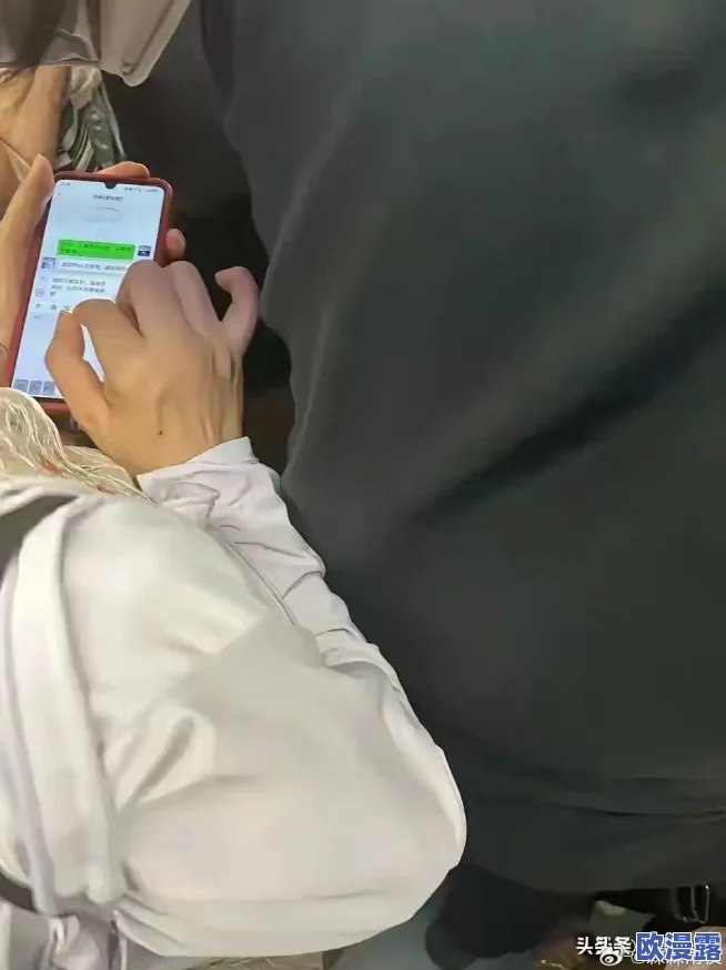 坐着震动器啊公交车坐最后一排，传闻这里是情侣们的秘密约会地点