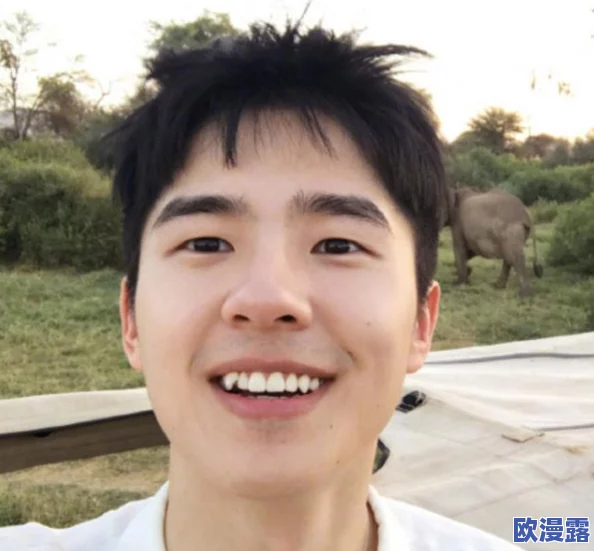 长批后被校草爆炒，网友纷纷表示：这场恋爱真是让人意外，期待他们的后续发展！