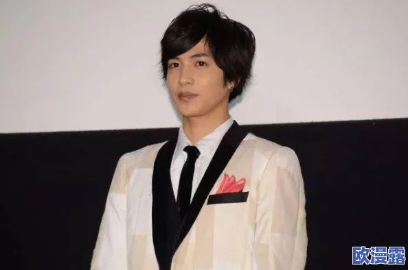 男生坤坤穿女生定眼，探讨性别表达与时尚影响及社会认知的多元化趋势