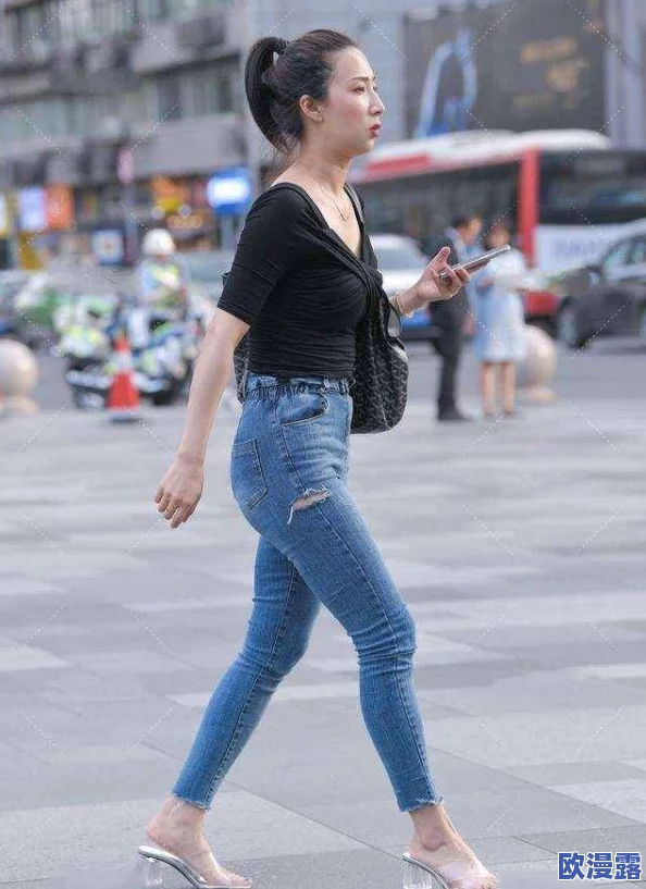 色天使色色:新一季时尚潮流引领者,展现多元文化与个性化风格的完美结合 色天使色色:新一季时尚潮流引领者,展现多元文化与个性化风格的完美结合