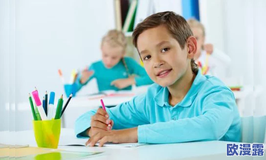 把数学代表按到桌子上抄，学生们纷纷表示这种学习方式让他们更加理解复杂的数学概念