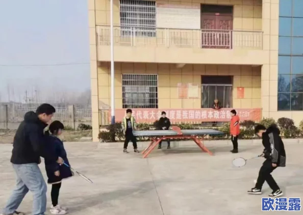 一个人看的XXXX：网友热议独自观影的乐趣与孤独，分享各自的观后感受与思考，引发广泛讨论