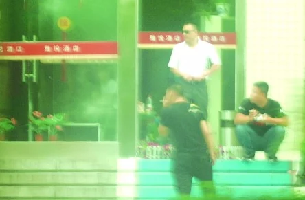 高考前宾馆1-28生气了呢，因学子备考高峰客流激增，服务质量陷入危机，意外事件频发令人担忧！