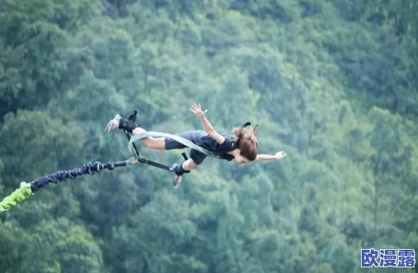 户外勾搭:一场让人热血沸腾的绝妙冒险,揭开极限挑战新玩法的神秘面纱! 户外勾搭:一场让人热血沸腾的绝妙冒险,揭开极限挑战新玩法的神秘面纱!