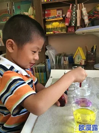 纸巾盒我拿我的妹妹做实验3.0：一场令人震惊的家庭实验，意外揭示了意想不到的科学奥秘！