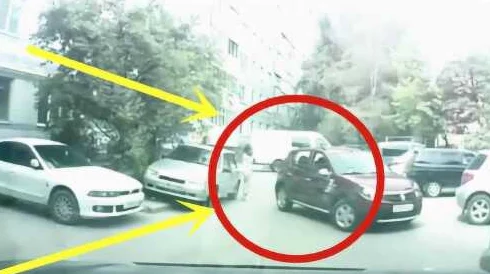 穿裙子等不及在车里就要了6次,一幕让旁观者都目瞪口呆,实在难以置信的疯狂行为! 穿裙子等不及在车里就要了6次,一幕让旁观者都目瞪口呆,实在难以置信的疯狂行为!