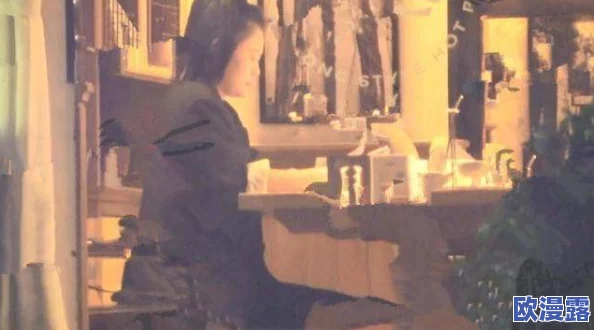 坤吧戳小洞:传闻某明星与神秘人士深夜密会,现场目击者称气氛暧昧不已,引发网友热议! 坤吧戳小洞:传闻某明星与神秘人士深夜密会,现场目击者称气氛暧昧不已,引发网友热议!