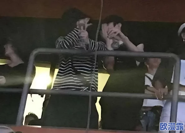 坤吧戳小洞:传闻某明星与神秘人士深夜密会,现场目击者称气氛暧昧不已,引发网友热议! 坤吧戳小洞:传闻某明星与神秘人士深夜密会,现场目击者称气氛暧昧不已,引发网友热议!