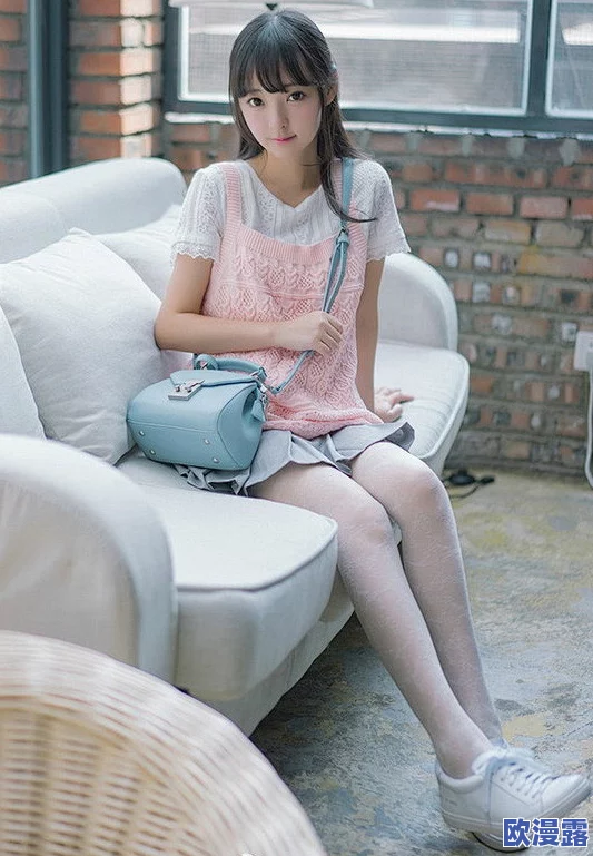 白丝校花4扒开甜美app,最新动态曝光:校园生活与时尚潮流的完美结合,引发热议! 白丝校花4扒开甜美app,最新动态曝光:校园生活与时尚潮流的完美结合,引发热议!