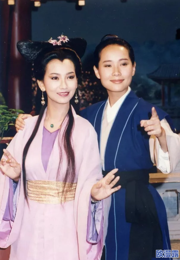 许仙当着白娘子曹小青原文曝光，情节反转引发热议，网友纷纷讨论背后的深意与情感纠葛！